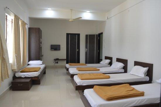 Ashirwad Comforts Hotel Kalasa Exterior photo